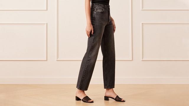 https://cms.stuartweitzman.com/i/stuartweitzman/032024-plp-banner-BlockHeels-MB?&w=640&sm=aspect&aspect=16:9